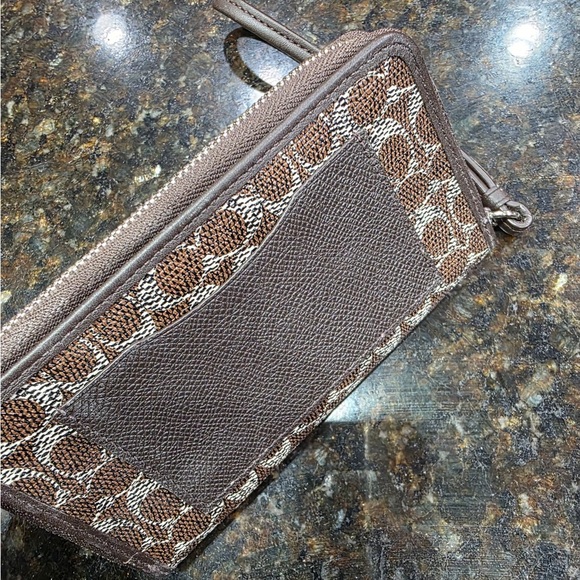 NWOT AUTHENTIC COACH WALLET WITH CLASSIC  LOGO - Picture 5 of 5